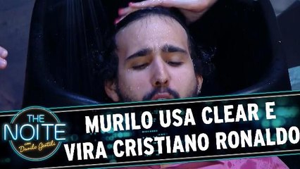 Em parceria com a Clear, Danilo lava a cabeça do Murilo com Clear ao vivo.