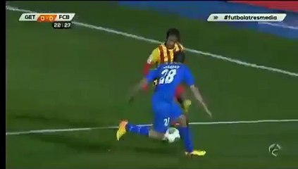 16/1 - Neymar sofre lesão no tornozelo