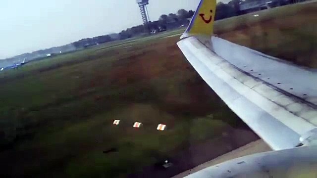 TUIfly Boeing 737-800 long take off in Hannover RWY 09L Langenhagen Airport