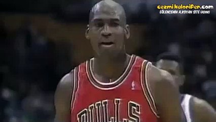 Konsantrasyonunu  Bozmaya Çalışan  Mutombo'ya İnat Gözü Kapalı Atış Yapan Michael Jordan