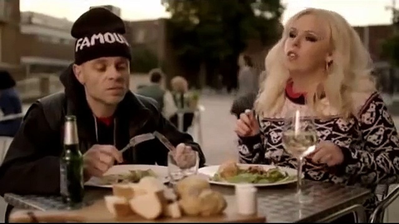 Brian Harvey eating baked potatoes