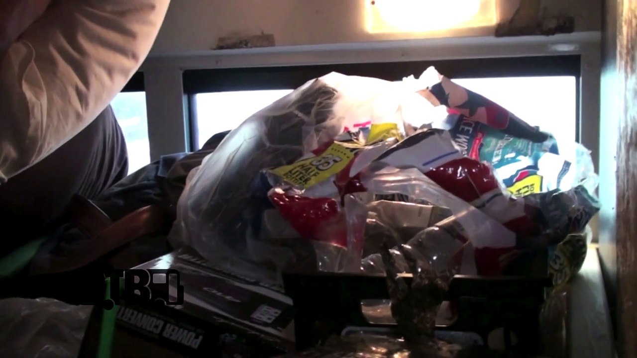 Capture The Crown - BUS INVADERS Ep. 811