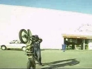 Seat wheels one hand et jump to seat