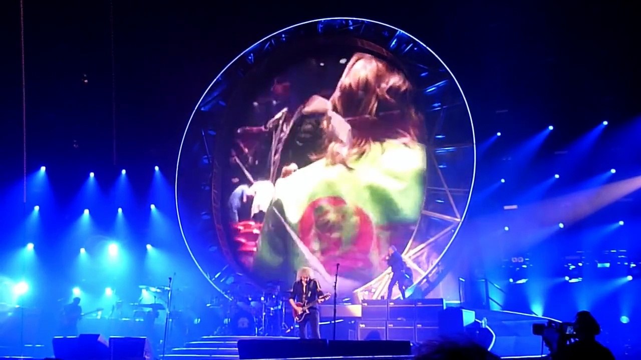 Queen + Adam Lambert - These Are The Days Of Our Lives (Live - Manchester, UK, Jan 2015)