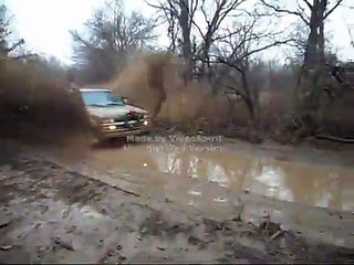 Скачать видео: OFF ROADING off roading 4x4 mud truck offroad mudding offroading chevy z71 silverado