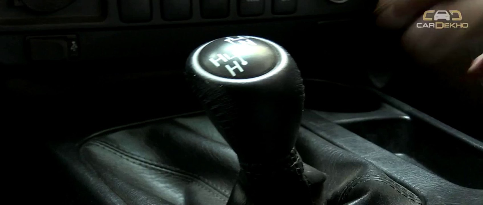 How to Engage 4 Wheel Drive in Toyota Fortuner - CarDekho.com
