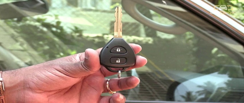 How to Open Car Doors with Remote Key in Toyota Fortuner - CarDekho.com