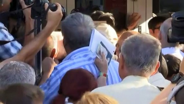 Grèce : les retraités se ruent sur les banques pour retirer leurs pensions