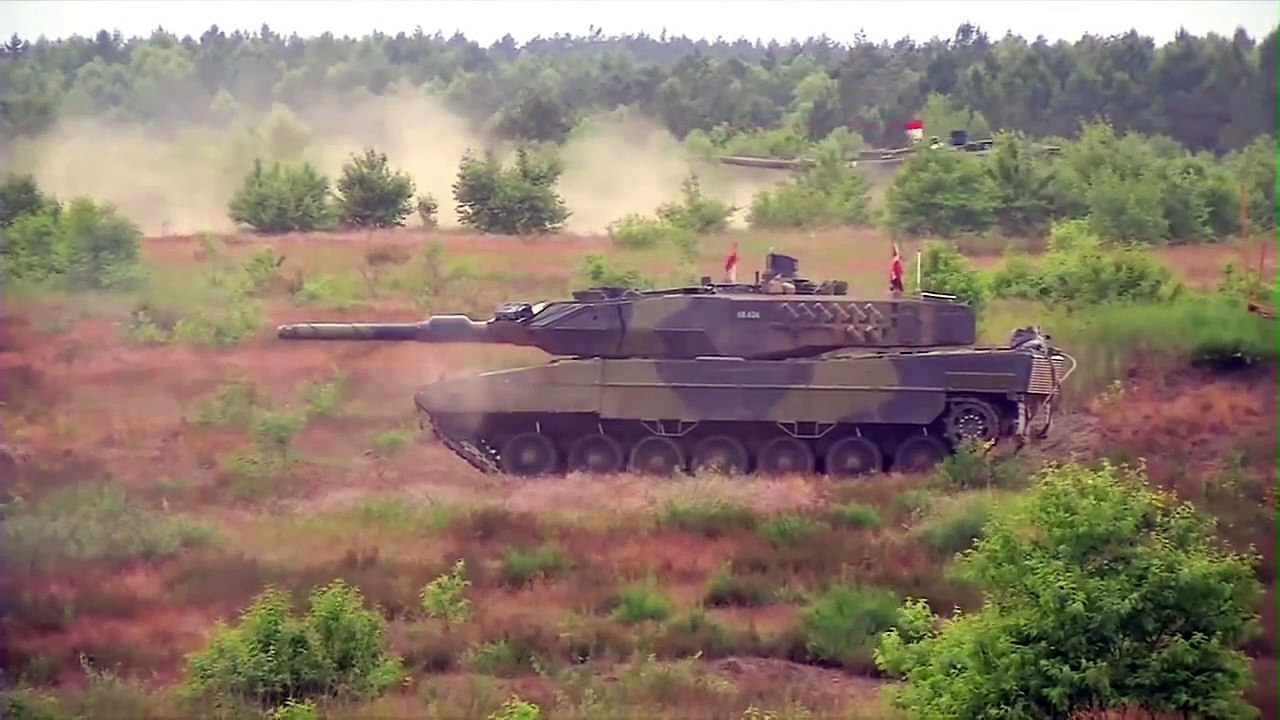M1A2 SEP V2 & Leopard 2A5 DK MBTs Live Firing At Exercise Saber Strike 2015
