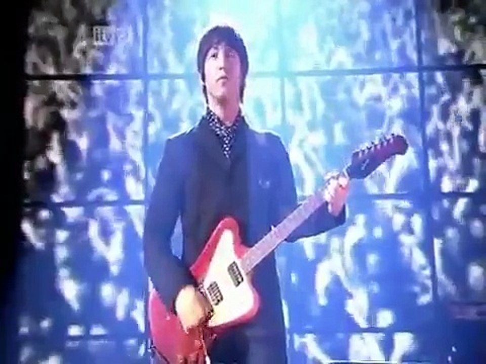 Oasis - Don't Look Back In Anger (Live At Brit Awards 2007) (High Quality video) (HQ)