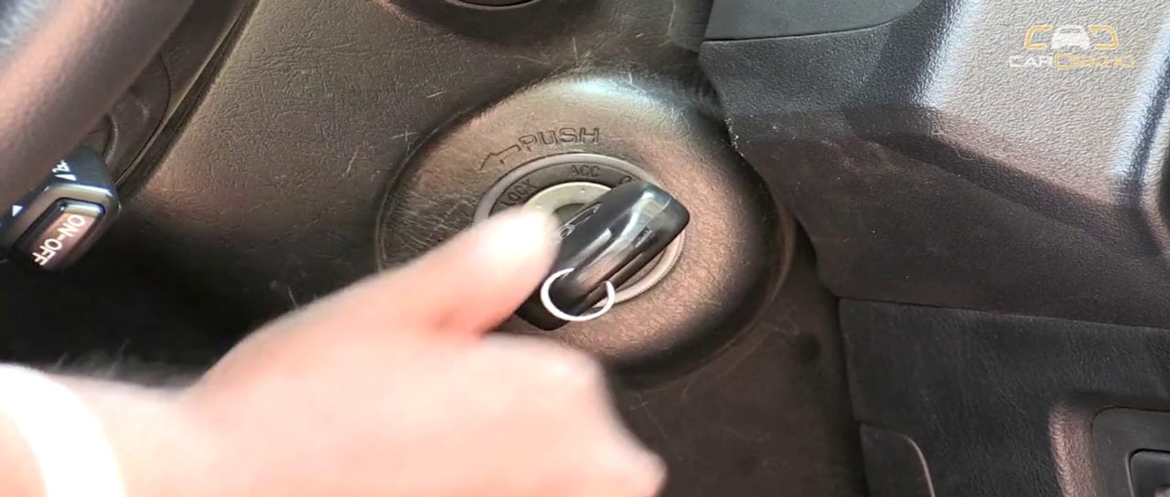 How to Start Toyota Fortuner - CarDekho.com