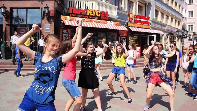 Танцевальное шоу от студии «Good Foot» в Торговом Центре «Муравей» в центре Сормово