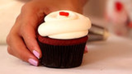 Get the Dish: Georgetown Cupcake's Red Velvet Cupcakes