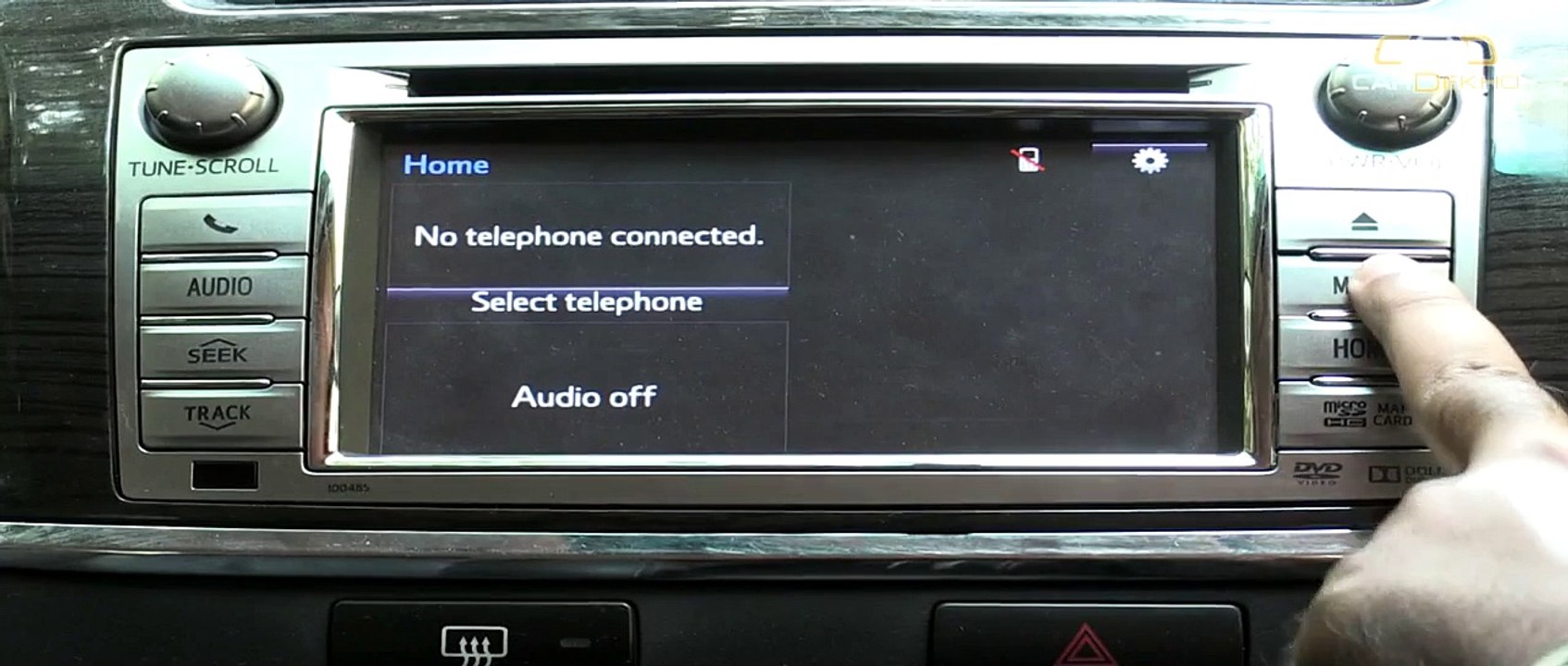 How to Use Infotainment System in Toyota Fortuner - CarDekho.com