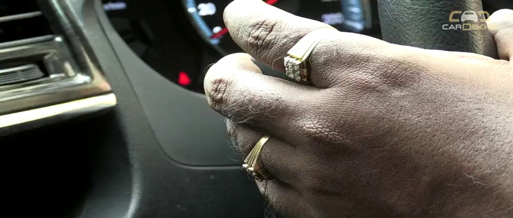 How to Use Wipers in Toyota Fortuner - CarDekho.com