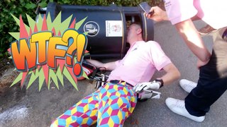 Un golfeur coince sa tête dans une poubelle - Vidéo insolite.