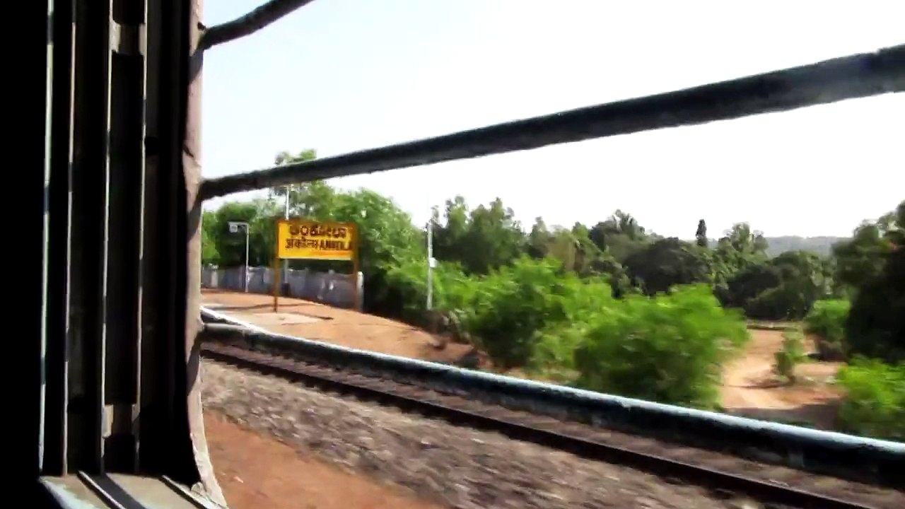 WDM3A POORNA EXPRESS SKIPS ANKOLA AT 100KMPH, KONKAN RAILWAY