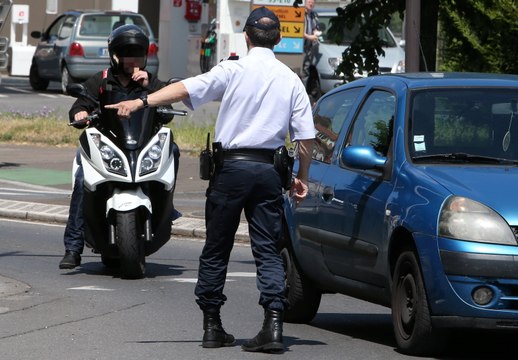Alcool et oreillette : que pensez-vous des nouvelles mesures pour la sécurité routière ?