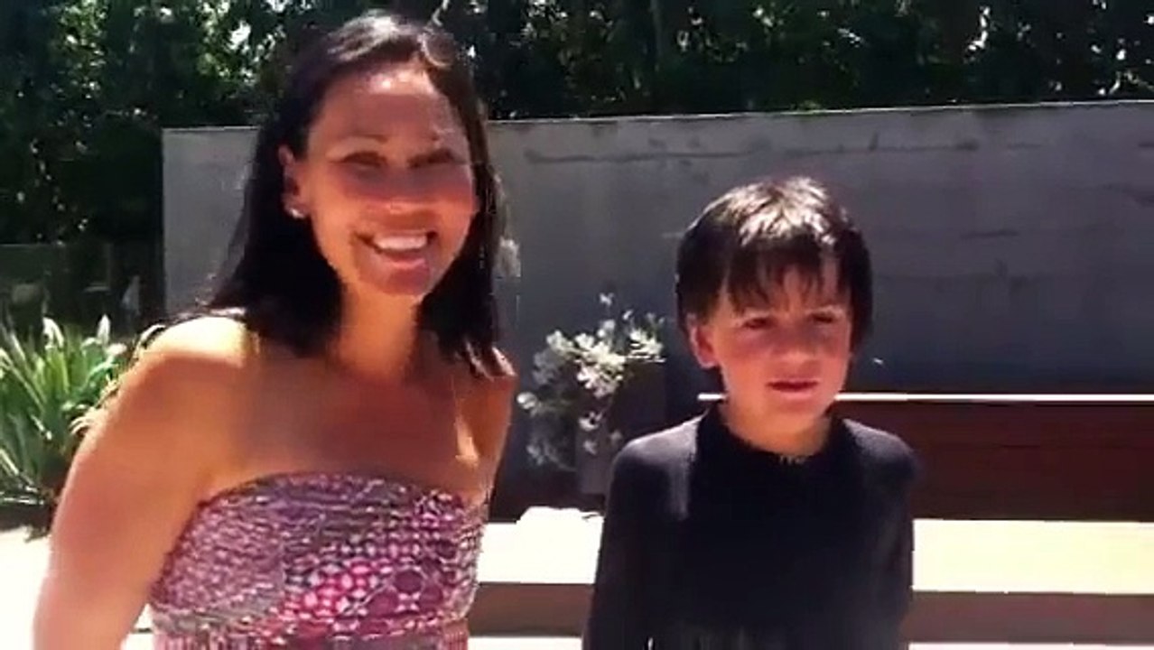 How to use your swim earband and earplugs