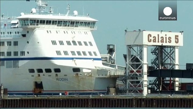 Євротунель і порт Кале знову заблоковані страйком моряків