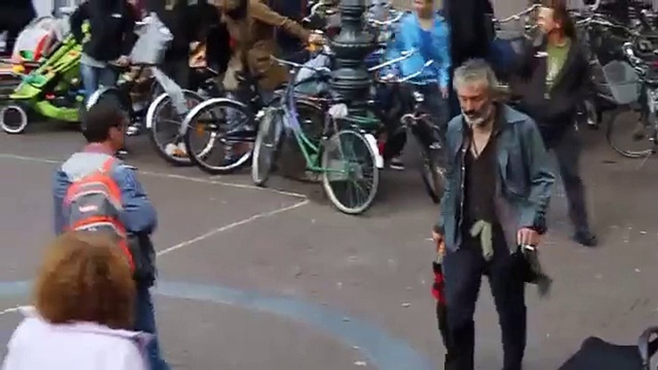 verrückter Opa beim Breakdance