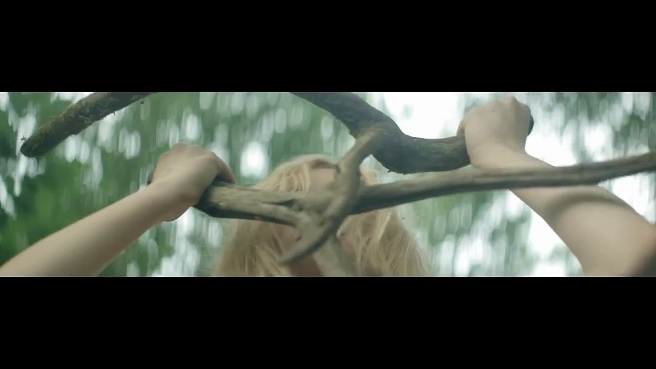 Elle Fanning in Lolita Lempicka - Play it on your 3DS*