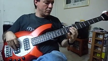 "La Candelosa": Una de las mejores líneas de bajo latino (tropical) en existencia.