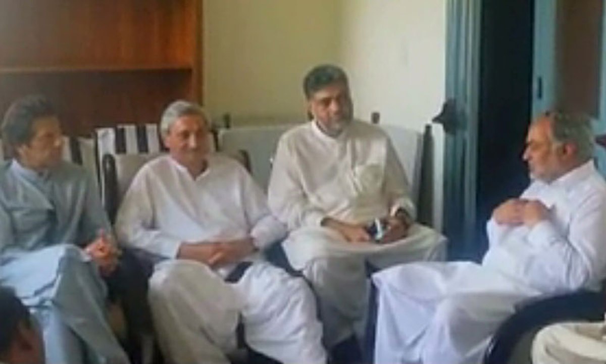Senior PPP leaders meet Imran, join PTI
