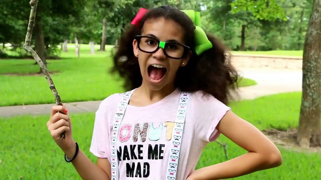 SevenSuperGirls - Lucky Nerdy Jazzy vs Unlucky Jazzy!