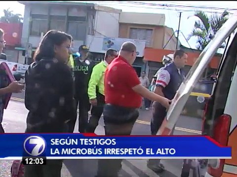 Choque de microbús escolar deja 8 menores heridos, ninguno de gravedad