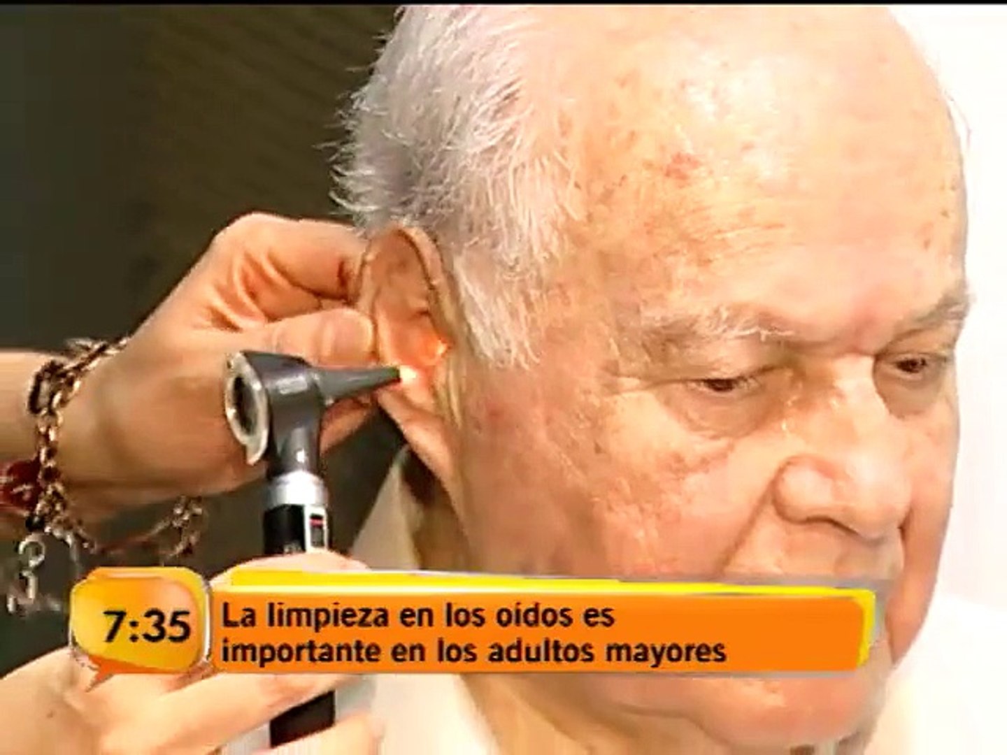 Limpieza de los oídos de adultos mayores es de vital para la salud