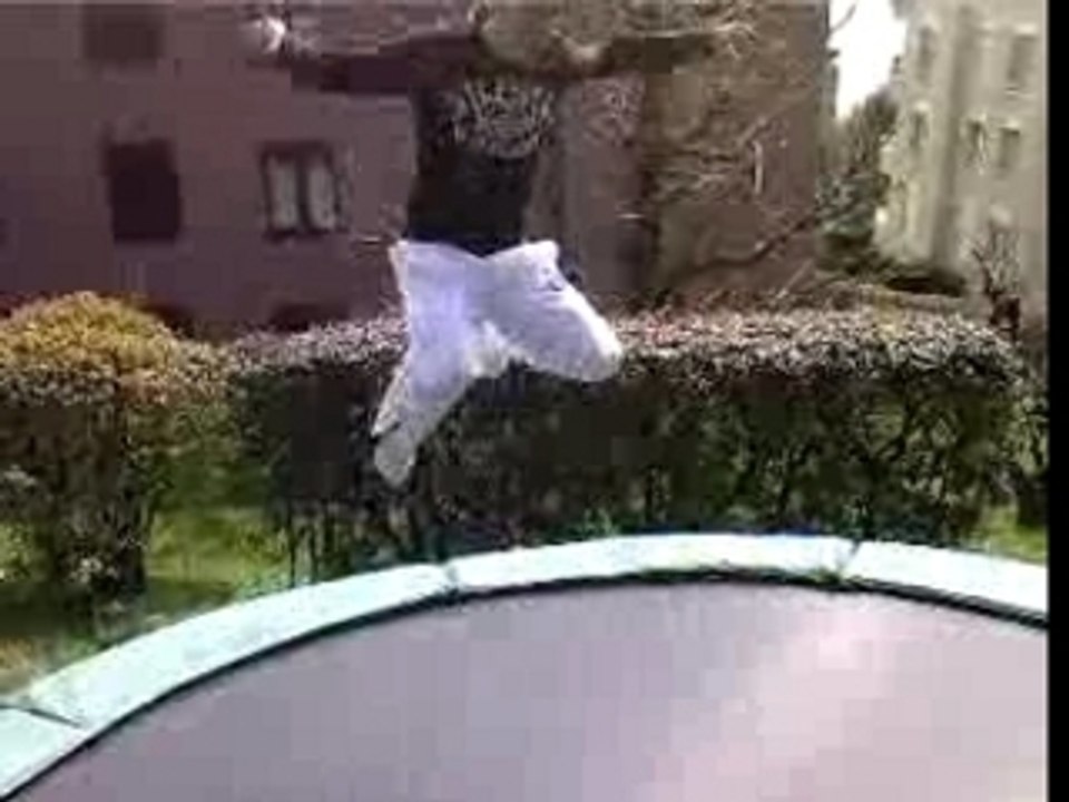 FREESTYLE TRAMPOLINE_FRONTFLIPS