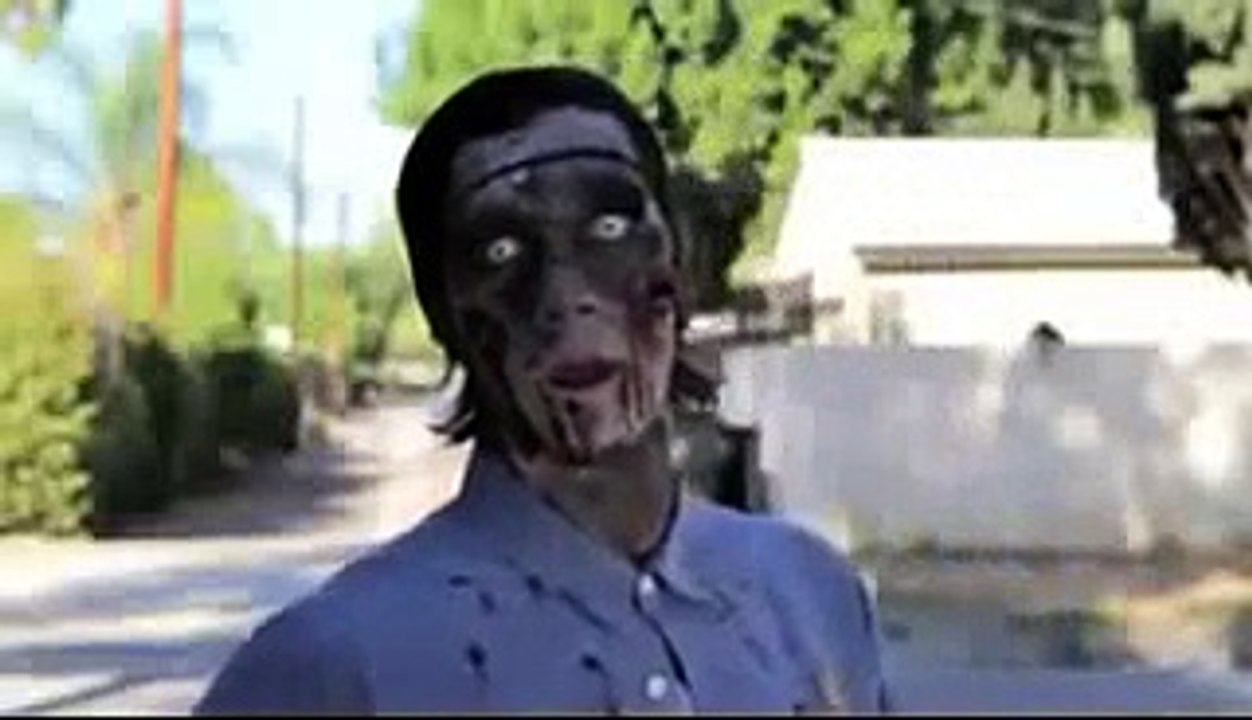 Zombie in GANGNAM Style      eeee