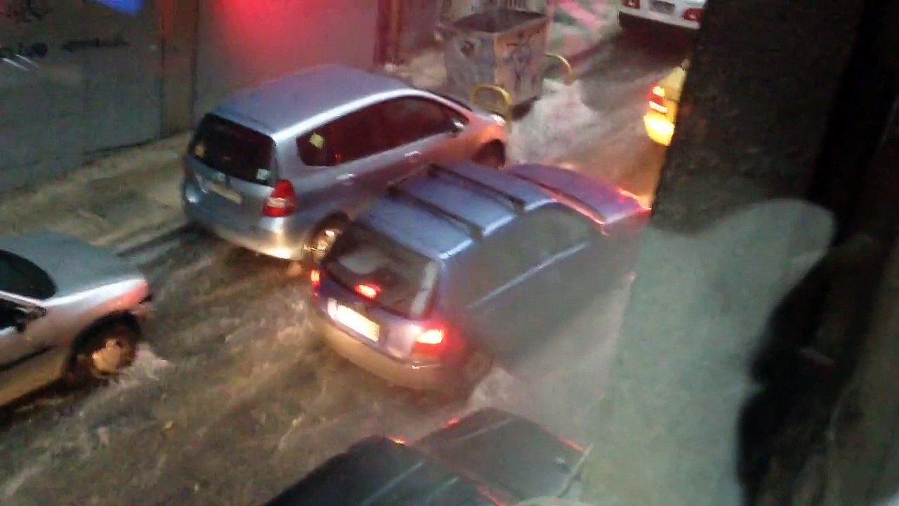 "Typhoon Haiyan" like batters in Athens - Flood strikes in Athens - Πλημμύρα στην Αθηνά