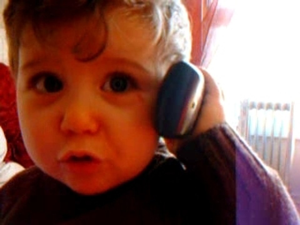 Flo au téléphone