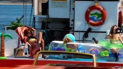 Le nouveau clip trash de Rihanna enflamme la toile !