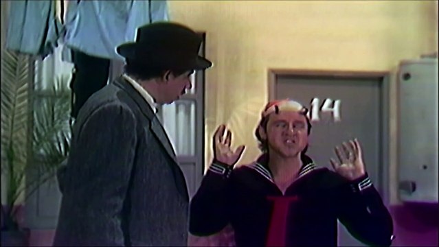 La Chilindrina hace quedar mal a don Ramón frente al profesor Girafález