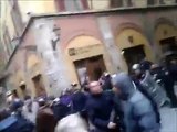 Pisa, 9.2.13 Borghezio della Lega cacciato via. Cariche della polizia