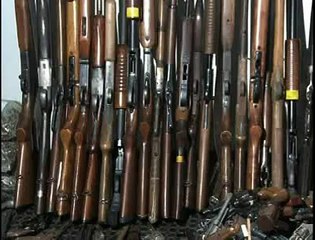 Adolescentes com armas