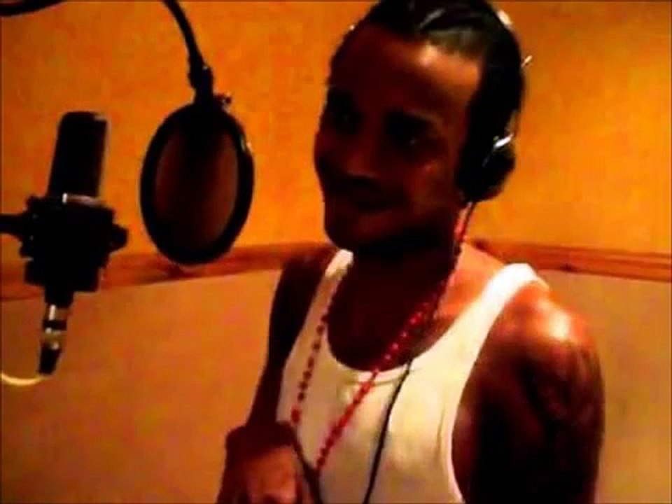 Tommy Lee Ft. Blak Diamon - Live We Life - Summer Wave Riddim - May 2012