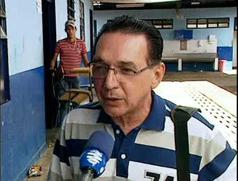 27/10-Alunos colocam vídeo na Internet para denunciar más condições de escola