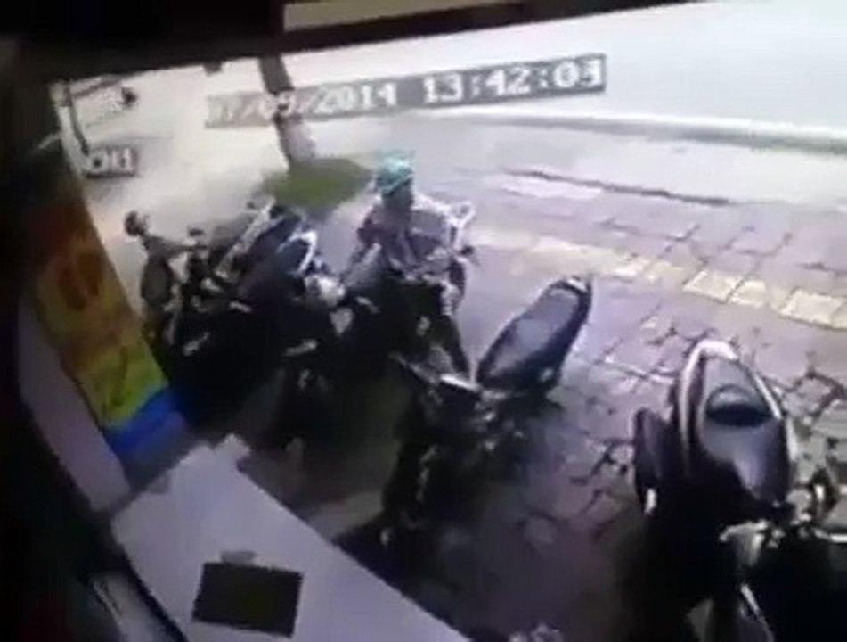 Bike Chor Ki Pitai - Must Watch(