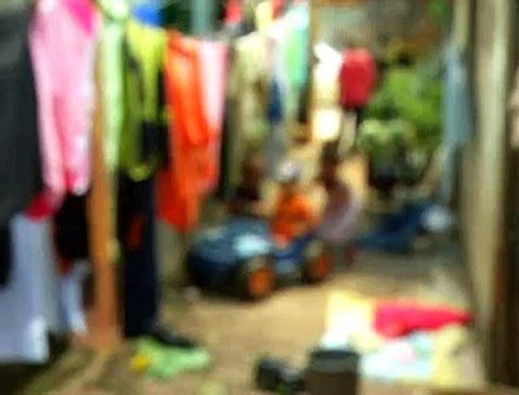 Jornal local: Crianças abandonadas