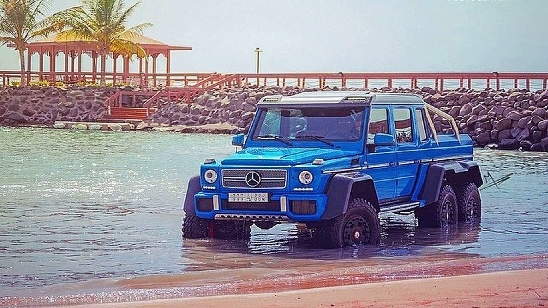 780 000 Mercedes Benz G63 Amg 6x6 Brabus 700 Mobbing In South Carolina On The Gumball 300 Video Dailymotion