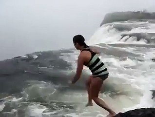 DEVIL’S  at POOL AMAZING video with cute girls-pk Maza