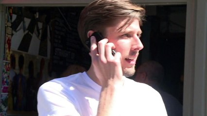 شاب بريطاني يجمع 450 الف يورو في حملة لإنقاذ اليونان