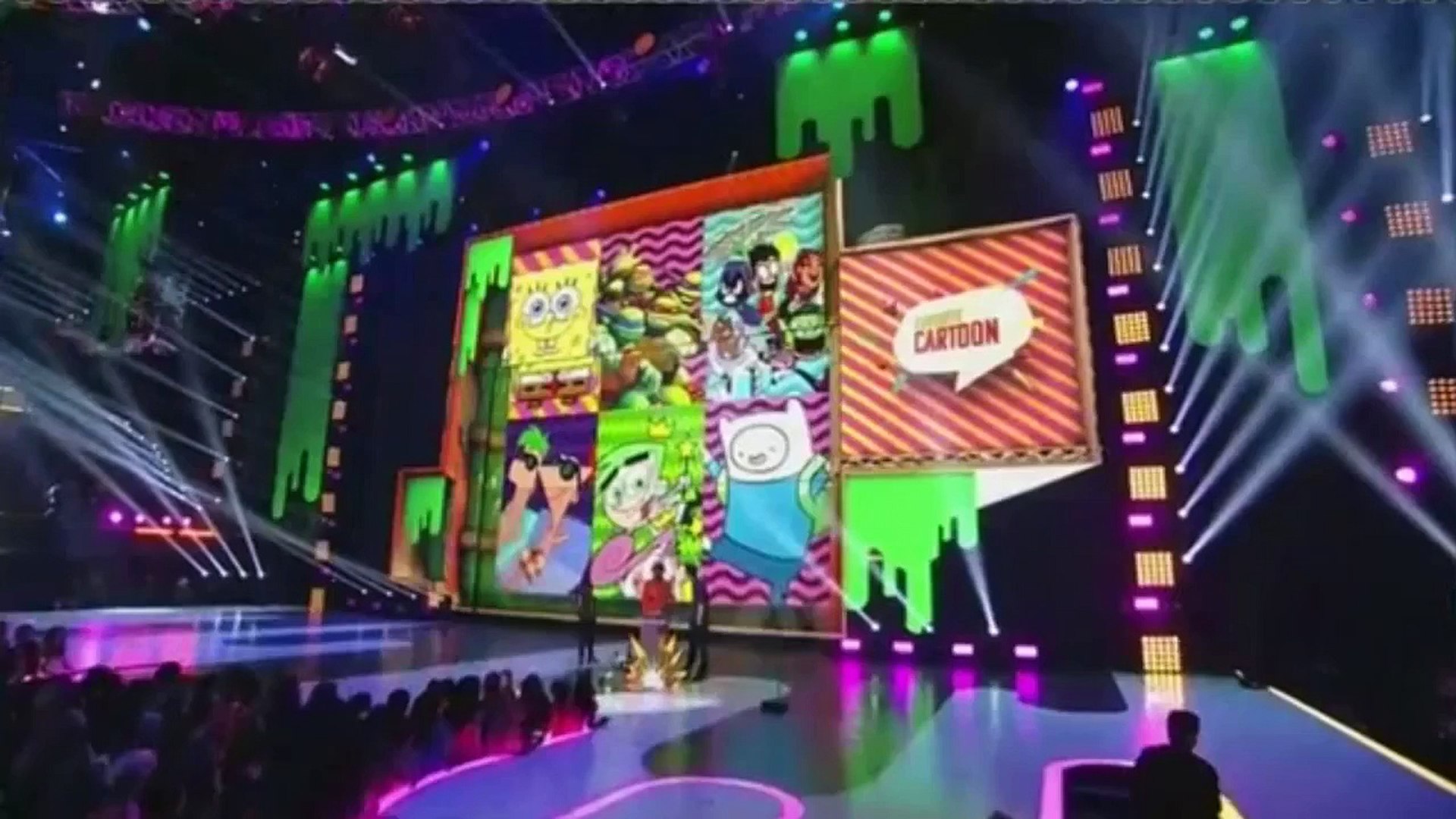 Shawn Mendes slimed at Kca 2015