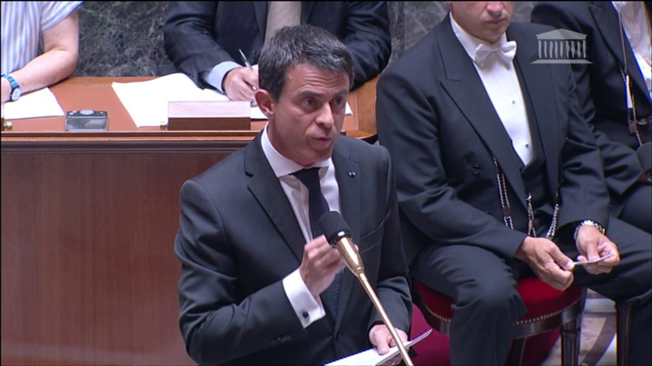 Valls tacle Sarkozy sur ses "analyses trop rapides" de la situation grecque