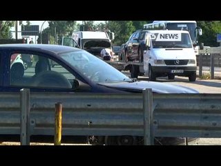 IN AUTO SOTTO IL SOLE, BIMBA SALVATA