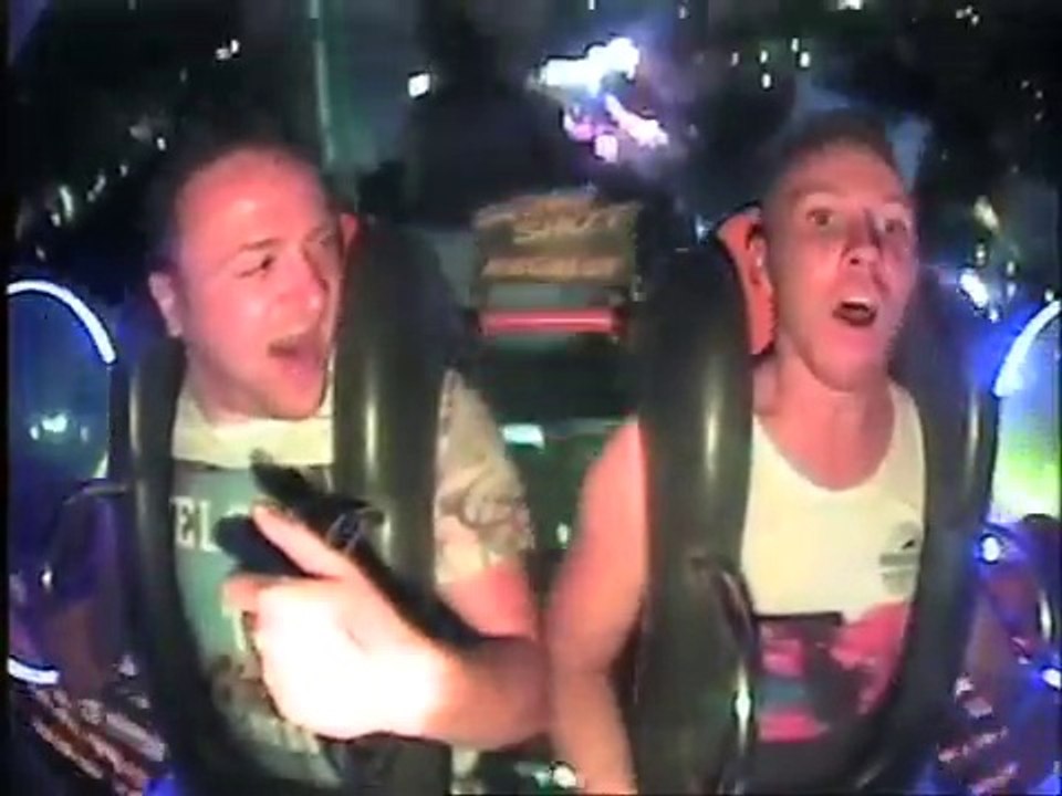 Un homme s'évanouit dans un manège à sensations fortes